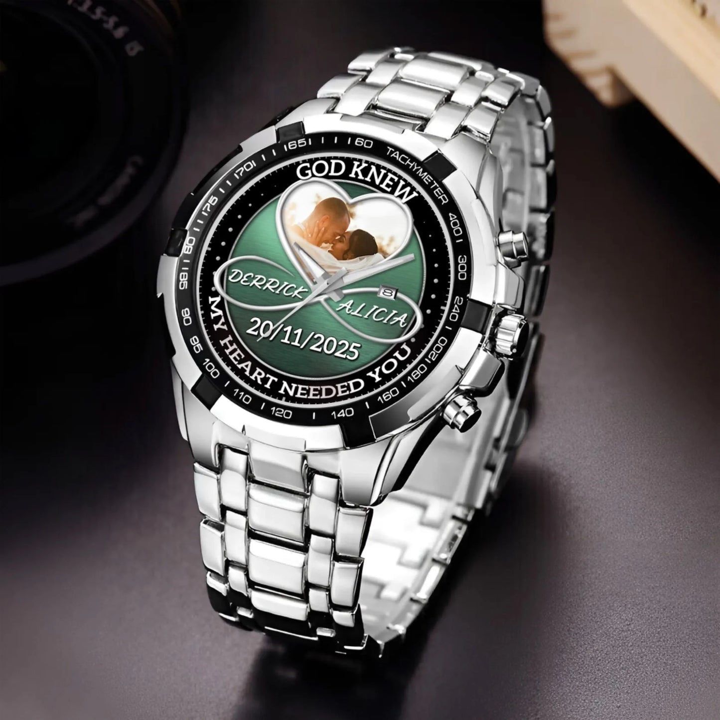 Mockup Men Quartz Wristwatch 4