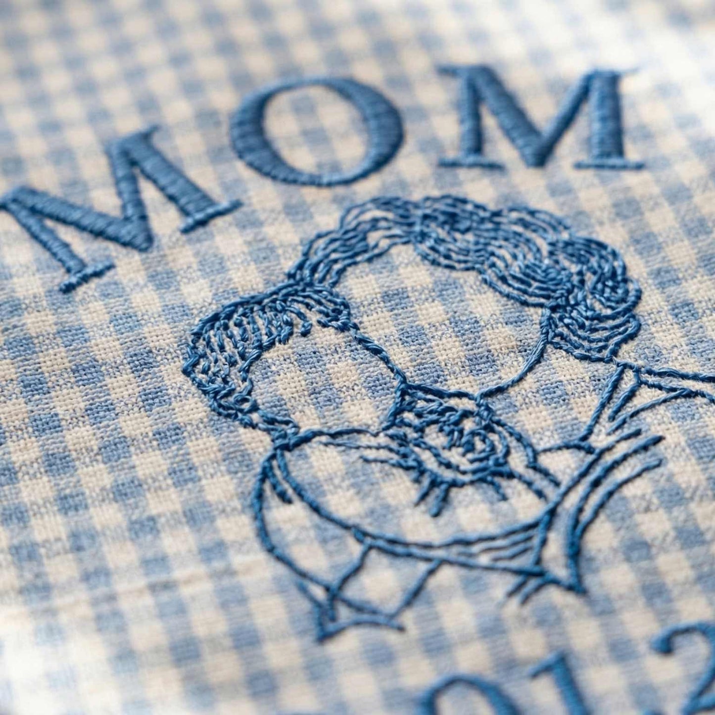 Personalized “MOM” Linen Apron – Custom Embroidered Gift for Mother